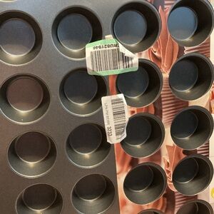 Non-Stick Muffin Pan 24 cupcakes